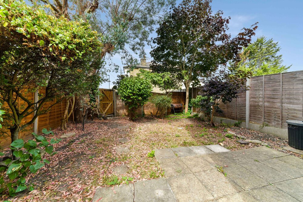house or flat for sale or rent in south west London
